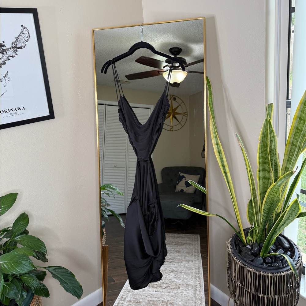 Elegant Black Cut-Out Dress - Picture 6 of 6